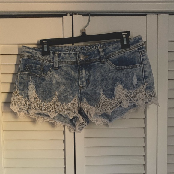 Almost Famous Pants - Jean Shorts w/ Lace